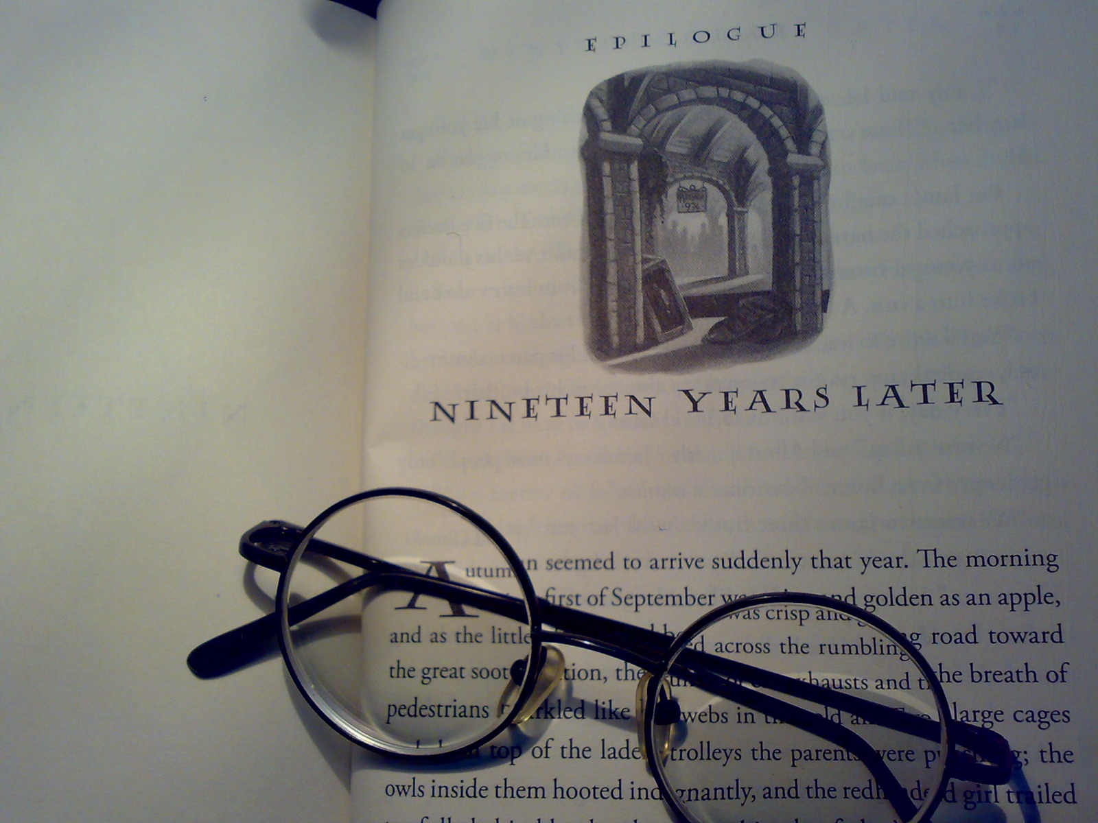 A Story of the Boy with Round-framed Glasses